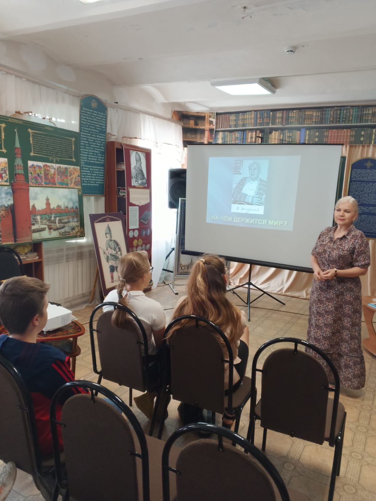 Экскурсия в районную библиотеку.